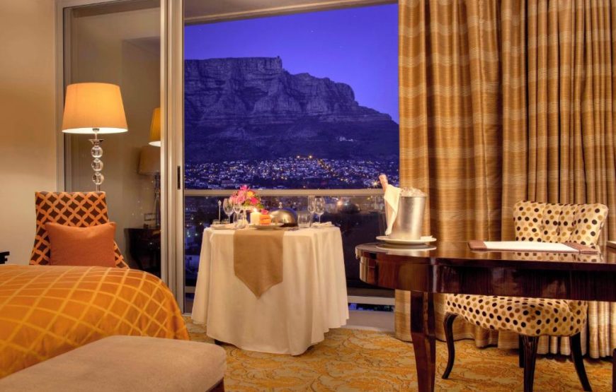 Luxury King Room with Mountain View – Tower Wing