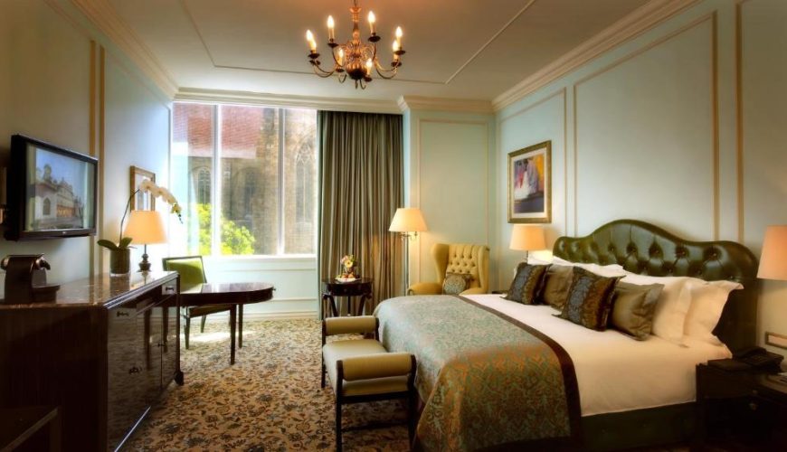 Luxury King Room with Mountain View – Heritage Wing