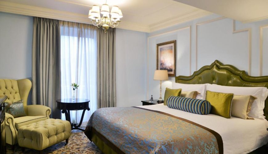 One-Bedroom Suite with Executive Lounge Access – Heritage Wing