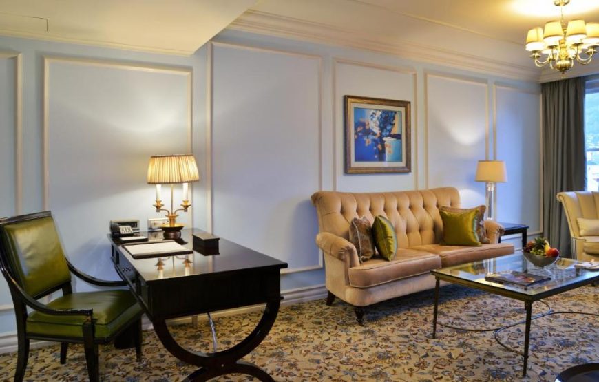 One-Bedroom Suite with Executive Lounge Access – Heritage Wing
