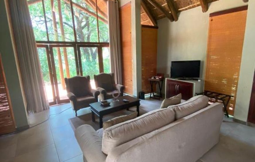 Luxury Suite with 2 Game Drives